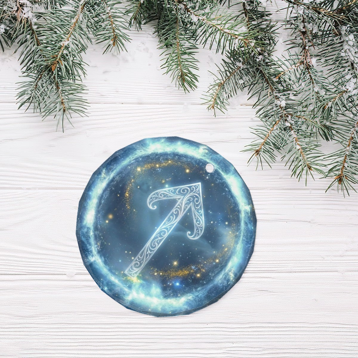 Tiwaz Schutzrune – Kristallglas-Anhänger (Celestial Futhark Collection)